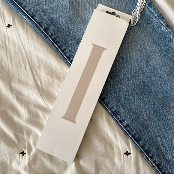 Apple Watch Band in Classic Sand New Size 7 - Picture 1 of 3